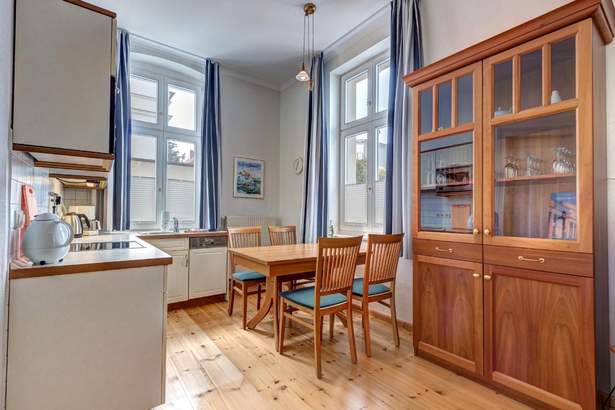 Villa Ahlbeck - Ferienwohnung Kuehlungsborn هيرينجسدورف المظهر الخارجي الصورة